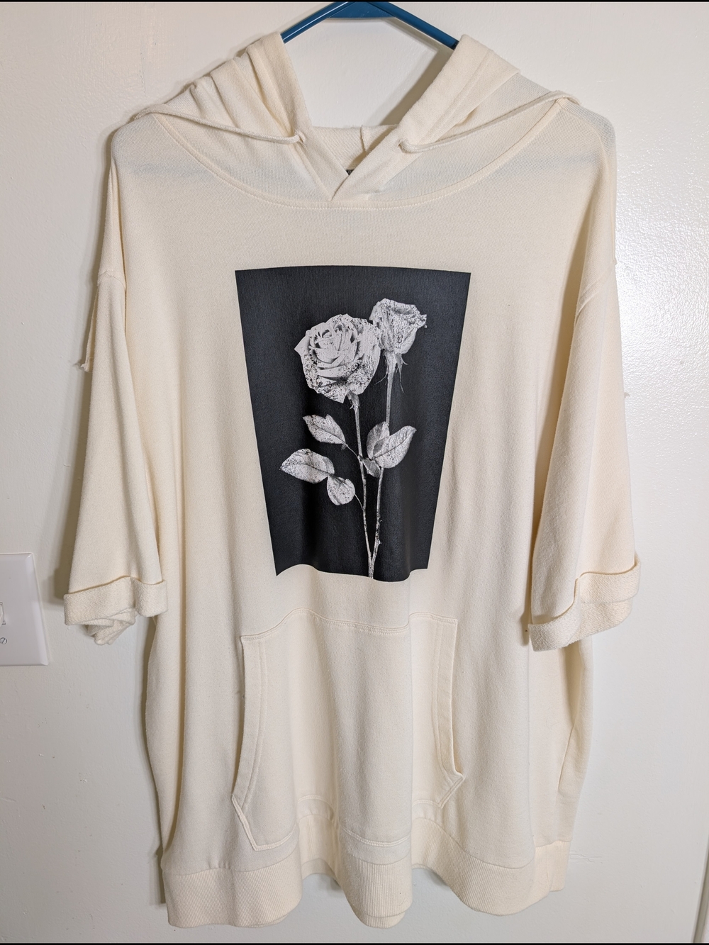 No Boundaries Cream Short-Sleeve Hoodie with Black Graphic Panel